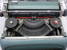 Load image into Gallery viewer, 1962 Olivetti-Underwood Studio 44